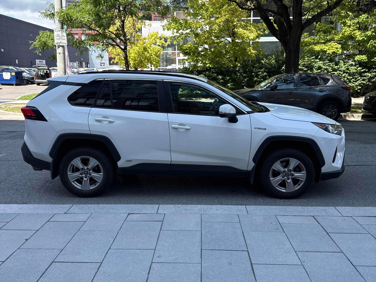 Toyota Rav4 * Hybrid LE AWD * CARFAX * ОПЦИЯ ЗА ФИНАНСИРАНЕ, снимка 3 - Автомобили и джипове - 55839146