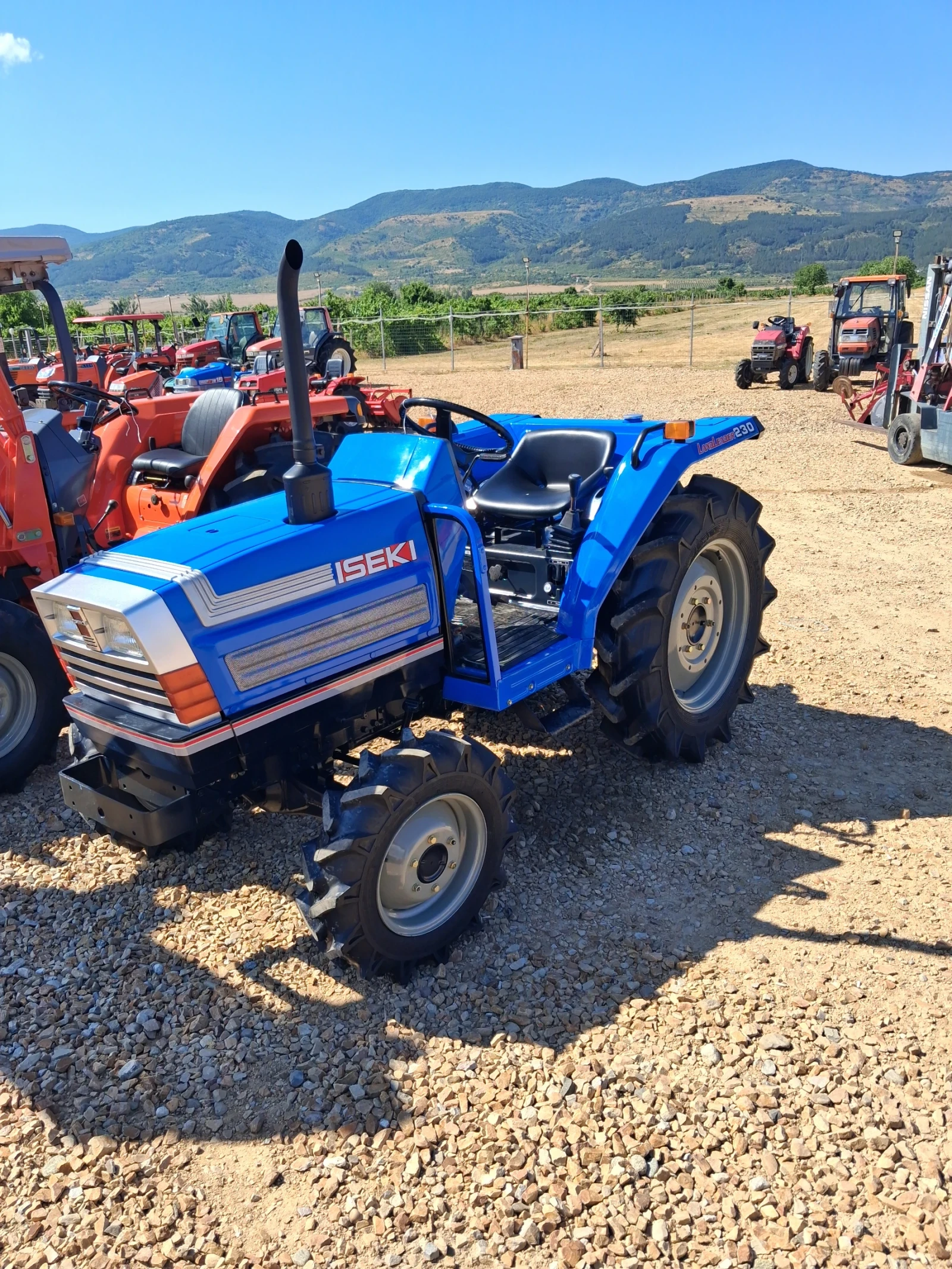 Трактор Kubota Скайтрак , снимка 3 - Селскостопанска техника - 55369336