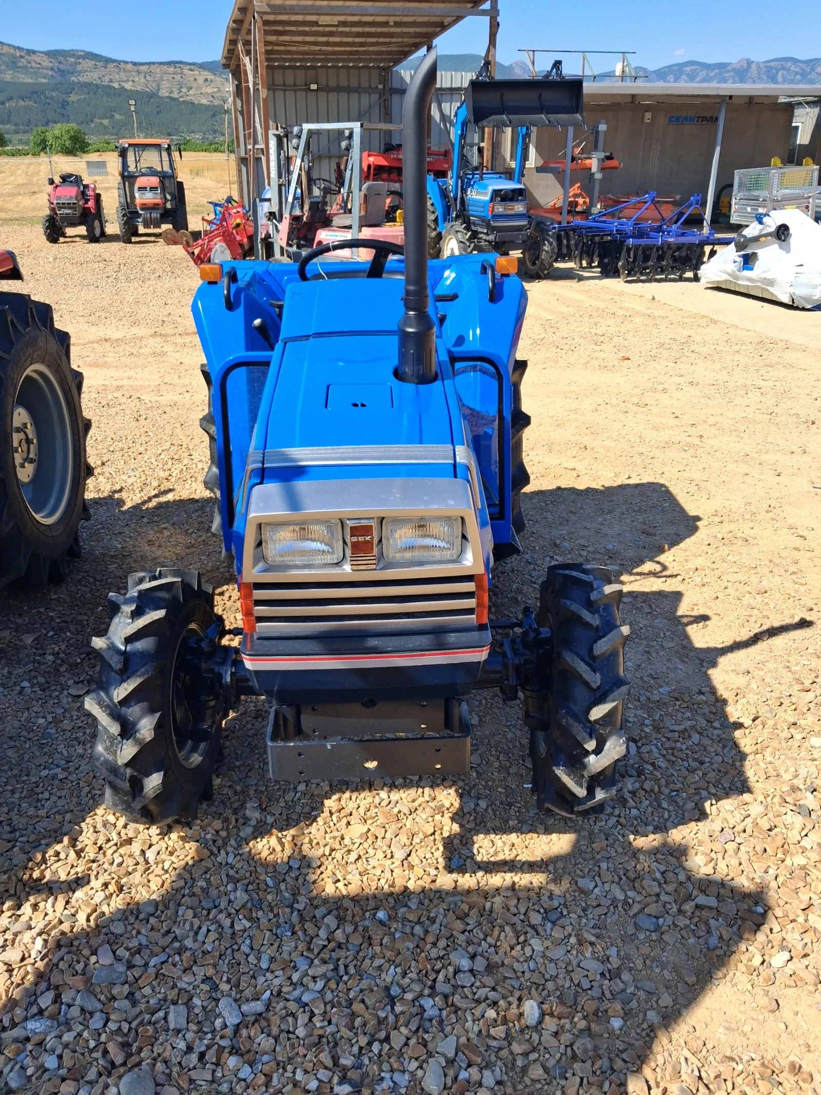 Трактор Kubota Скайтрак , снимка 2 - Селскостопанска техника - 55369336