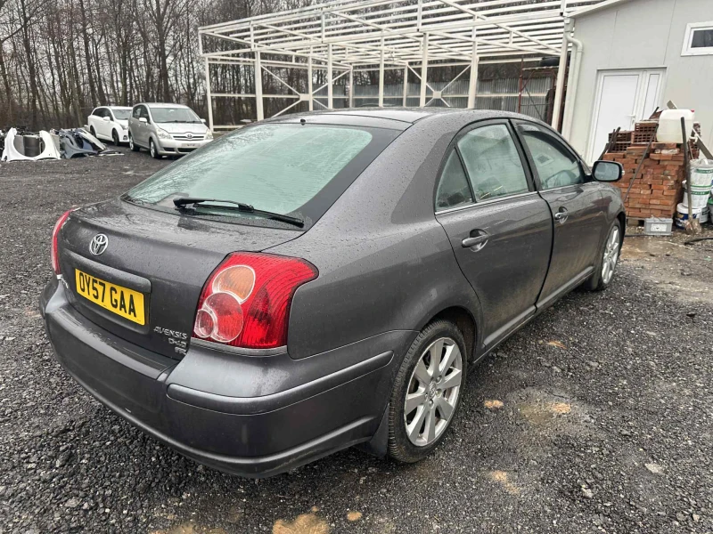Toyota Avensis 2.2 D-4D 150кс. НА ЧАСТИ, снимка 3 - Автомобили и джипове - 52982312