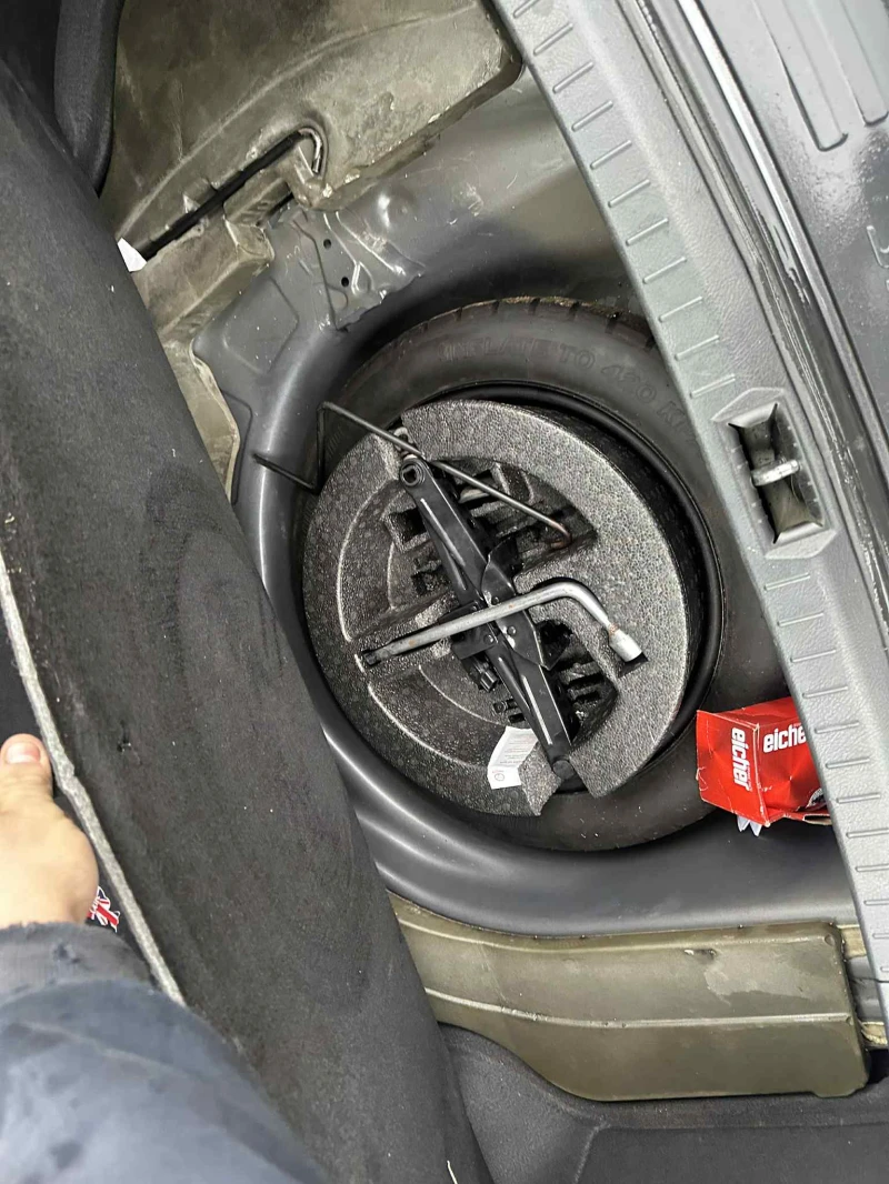 Toyota Avensis 2.2 D-4D 150кс. НА ЧАСТИ, снимка 13 - Автомобили и джипове - 52982312