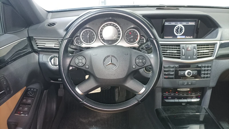 Mercedes-Benz E 500 5.5 i , снимка 11 - Автомобили и джипове - 47524618