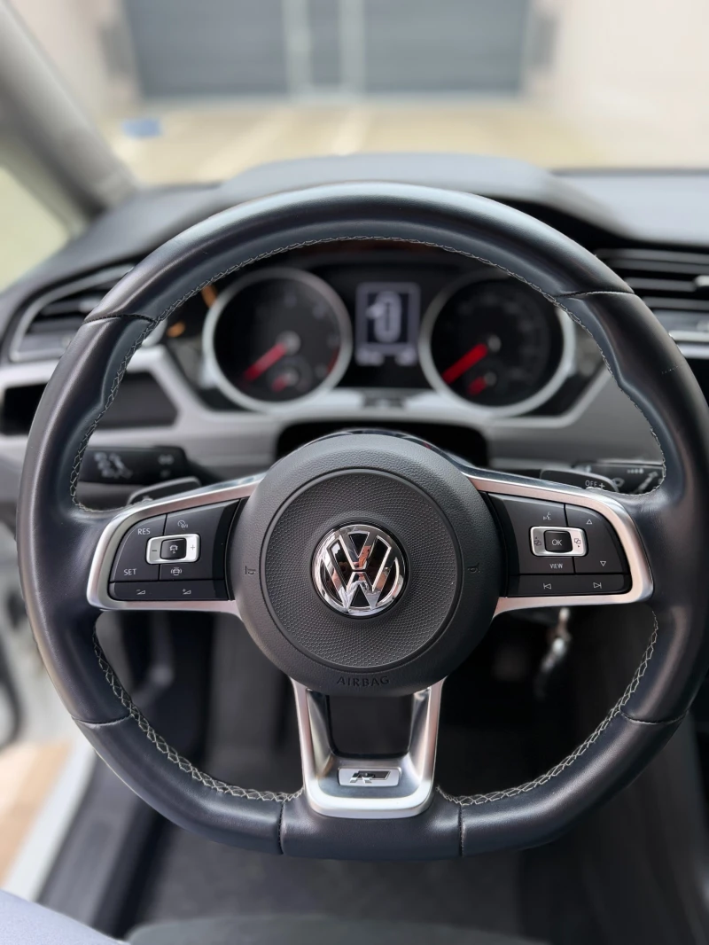 VW Touran R`Line , снимка 11 - Автомобили и джипове - 53264987