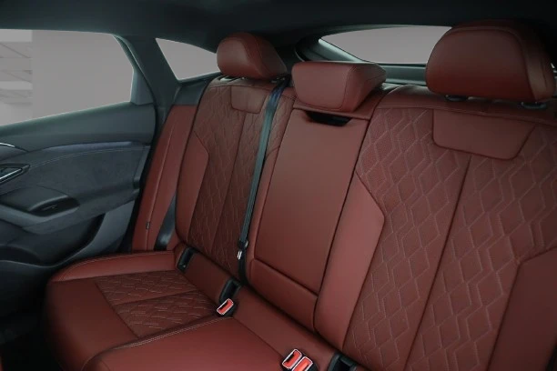 Audi S6 e-tron Sportback = Tech Pro = Гаранция, снимка 11 - Автомобили и джипове - 56182143