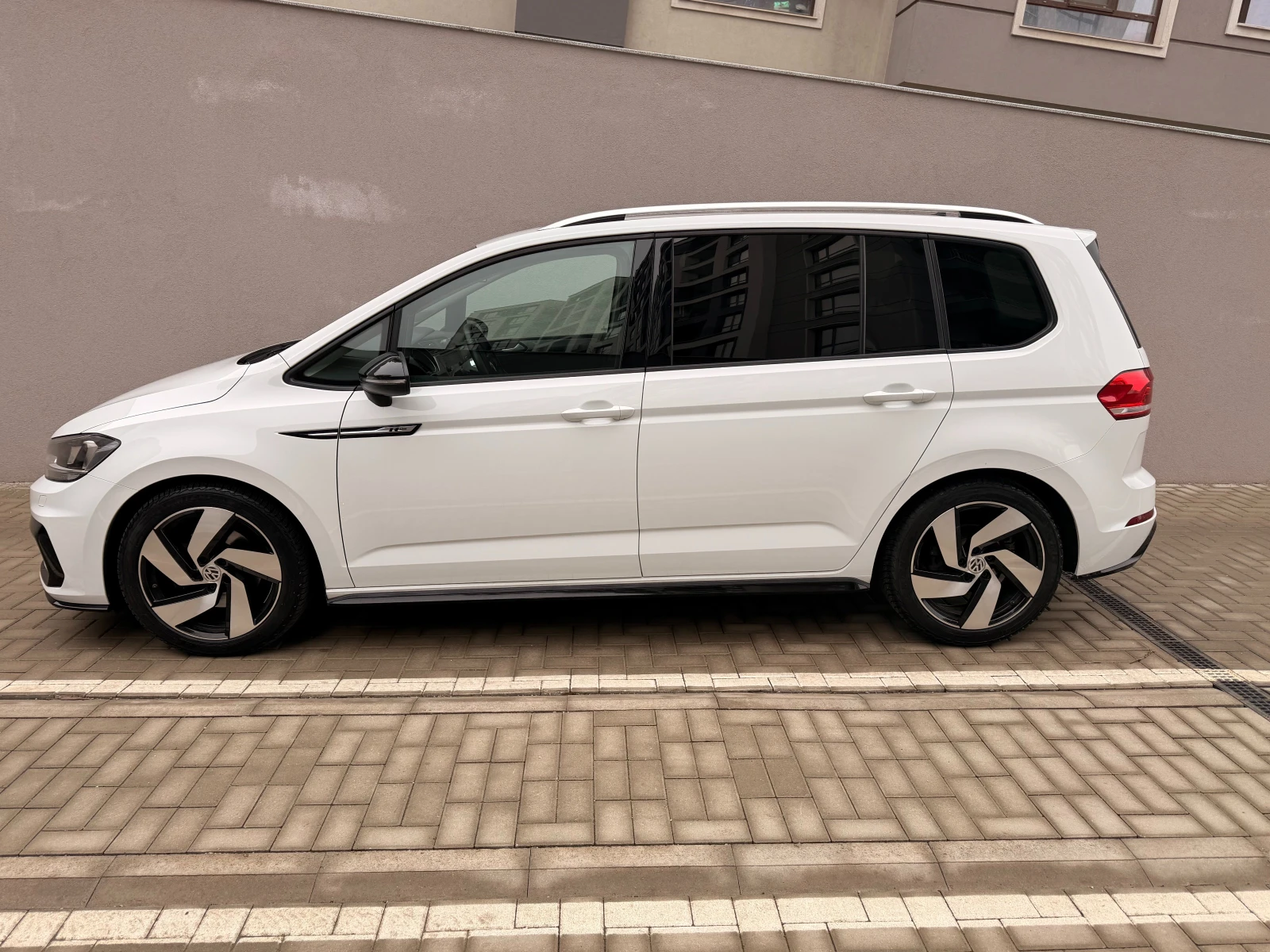 VW Touran R`Line , снимка 1