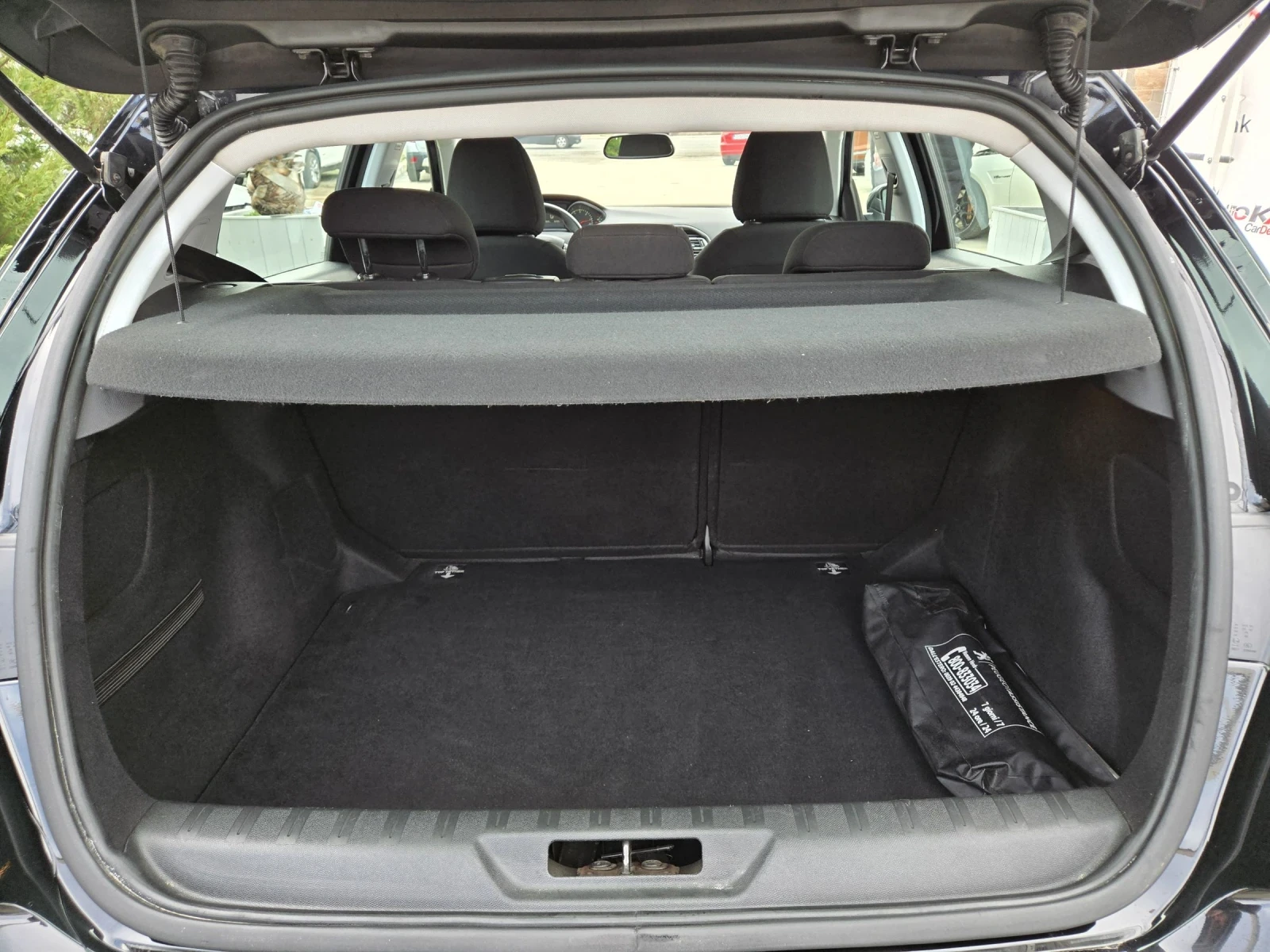 Peugeot 308 1.6HDI-92кс= НАВИ= СЕРВ.ИСТОРИЯ= EURO 6B - изображение 10