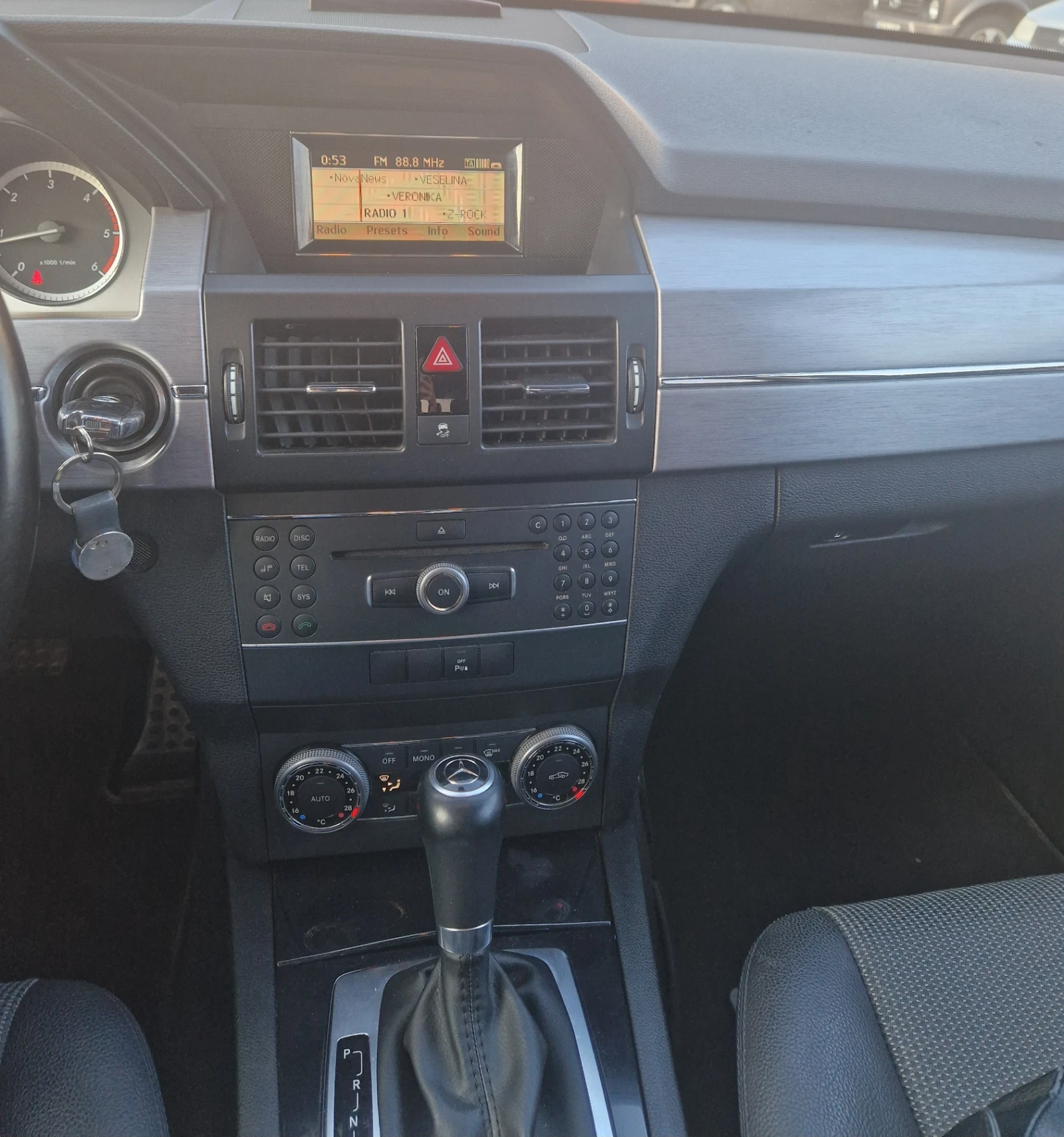 Mercedes-Benz CLK 220 CDI 4-MATIC 7G-TRONIC, снимка 13 - Автомобили и джипове - 53924049