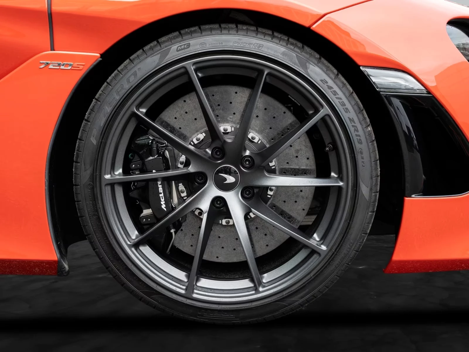 McLaren 720 S SPIDER PERFORMANCE KERAMIK CARBON B&W, снимка 3 - Автомобили и джипове - 54284312