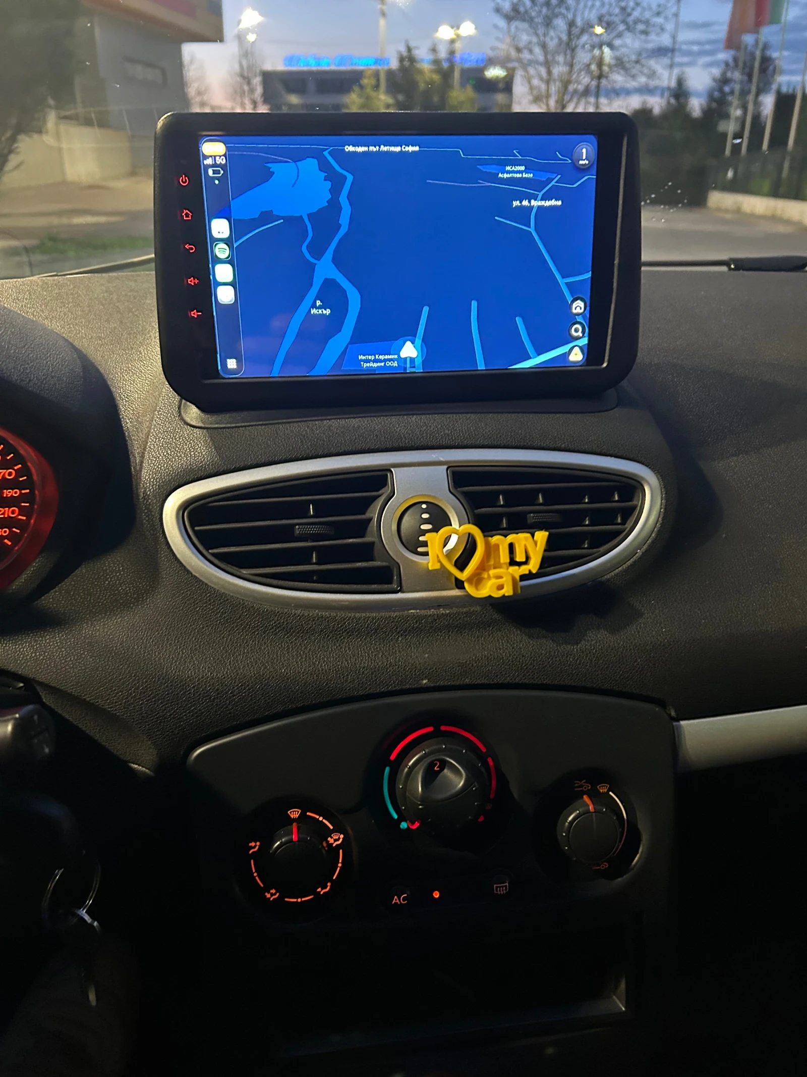 Renault Clio 1.2 TSE GRANDTOUR, снимка 7 - Автомобили и джипове - 54385198