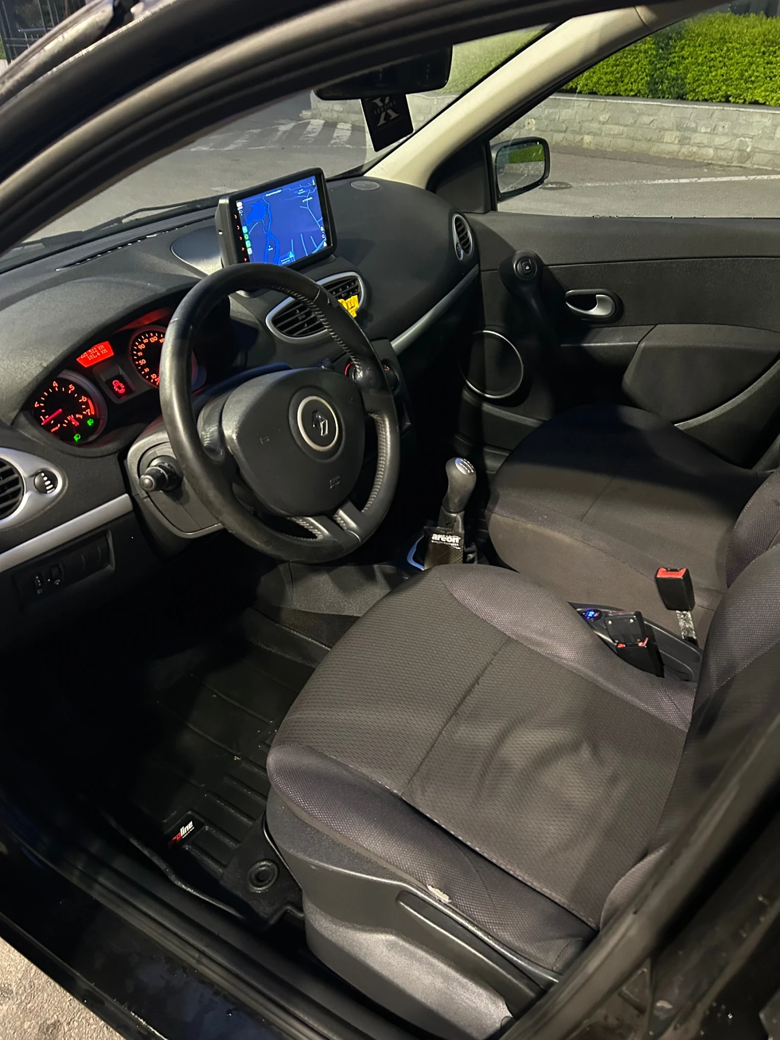 Renault Clio 1.2 TSE GRANDTOUR, снимка 5 - Автомобили и джипове - 54385198