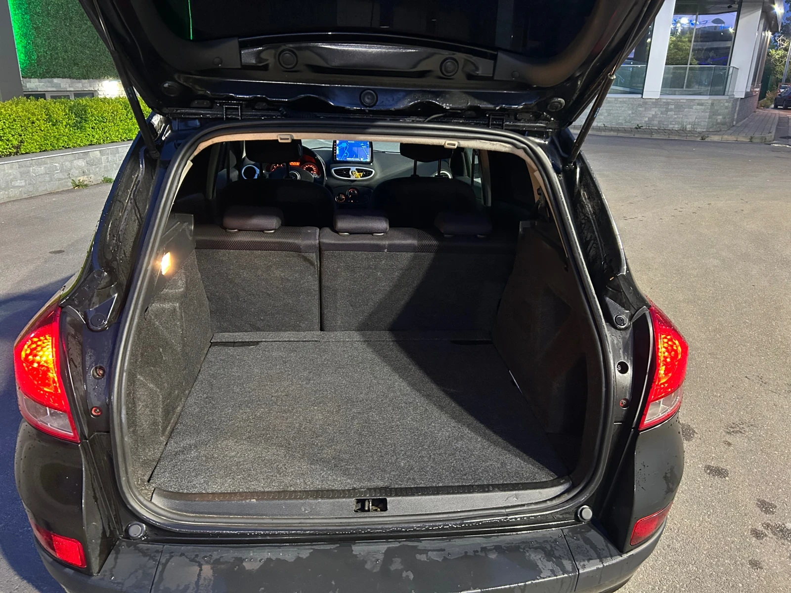 Renault Clio 1.2 TSE GRANDTOUR, снимка 14 - Автомобили и джипове - 54385198