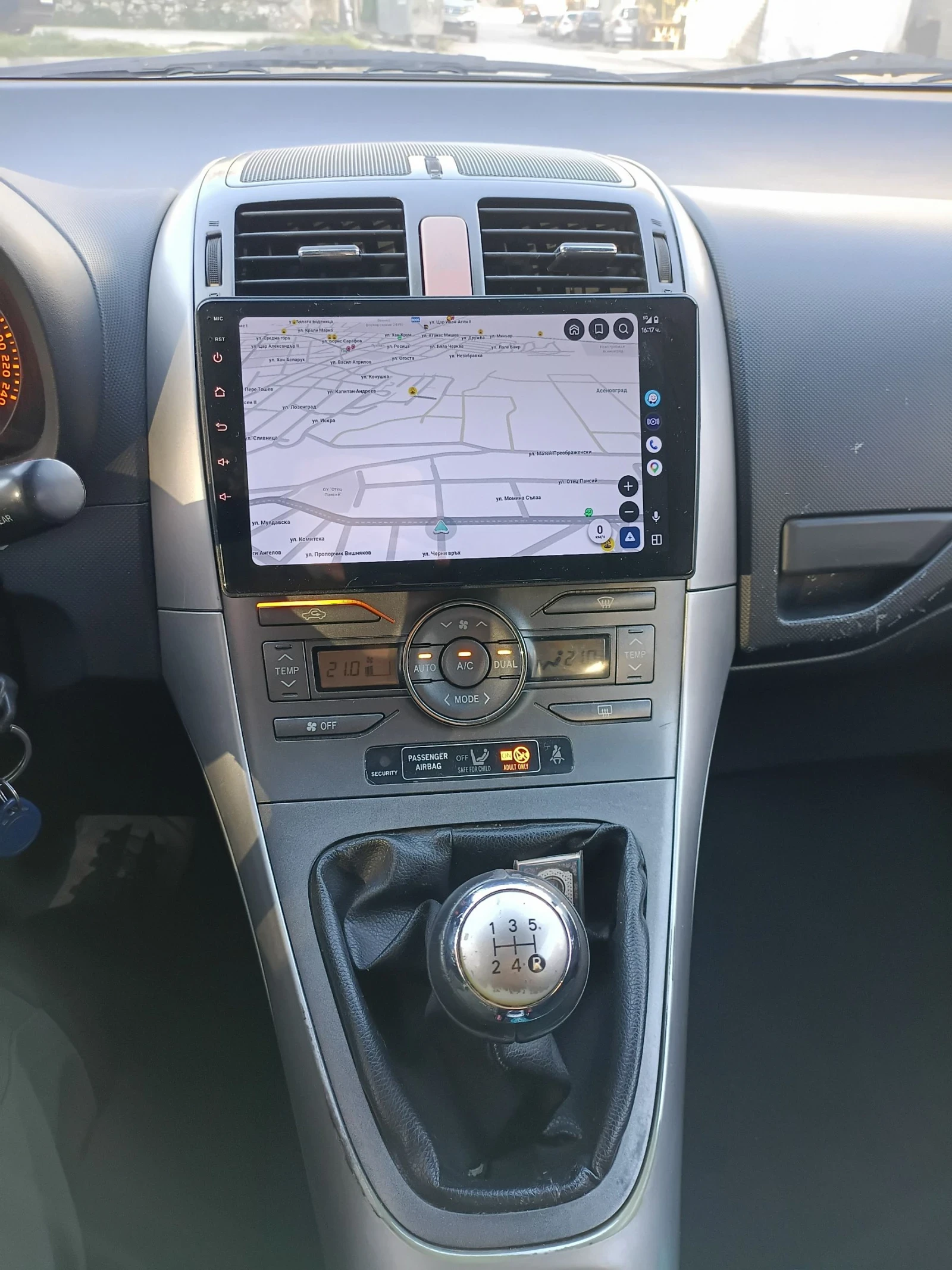 Toyota Auris 1.6 LPG, снимка 12 - Автомобили и джипове - 54570405
