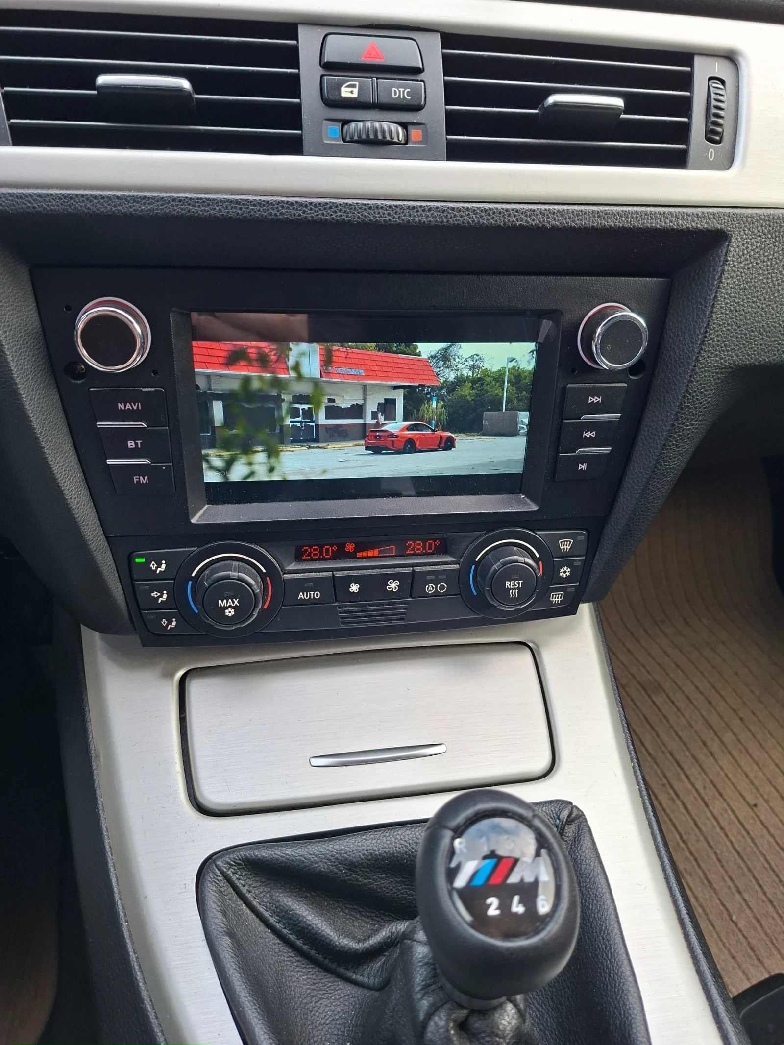 BMW 320 Комби, снимка 13 - Автомобили и джипове - 54732599