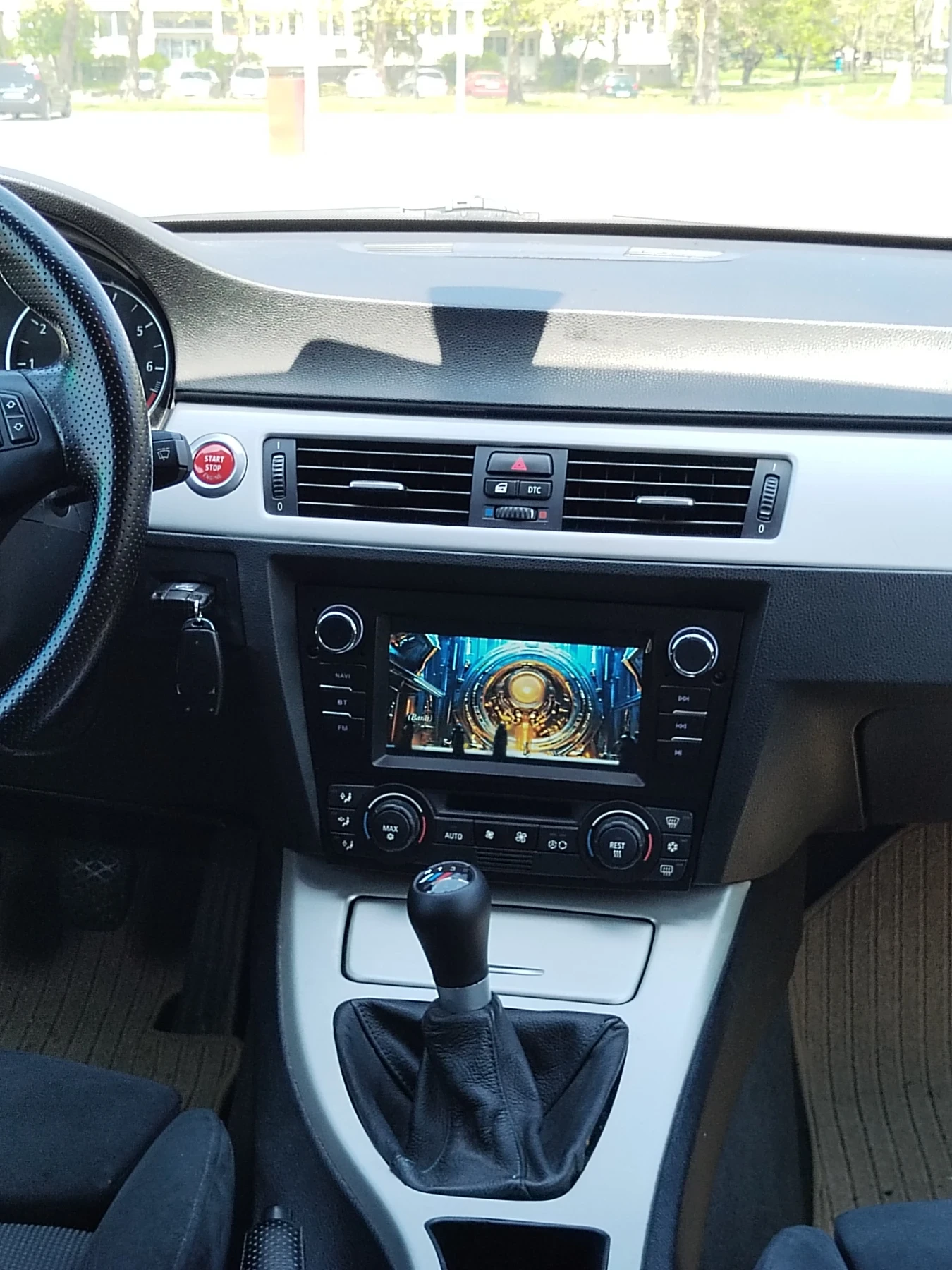 BMW 320 Комби, снимка 14 - Автомобили и джипове - 54732599