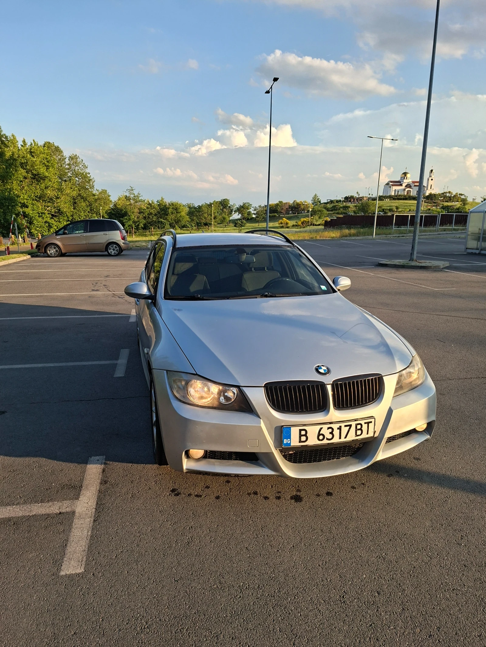 BMW 320 Комби, снимка 2 - Автомобили и джипове - 54732599