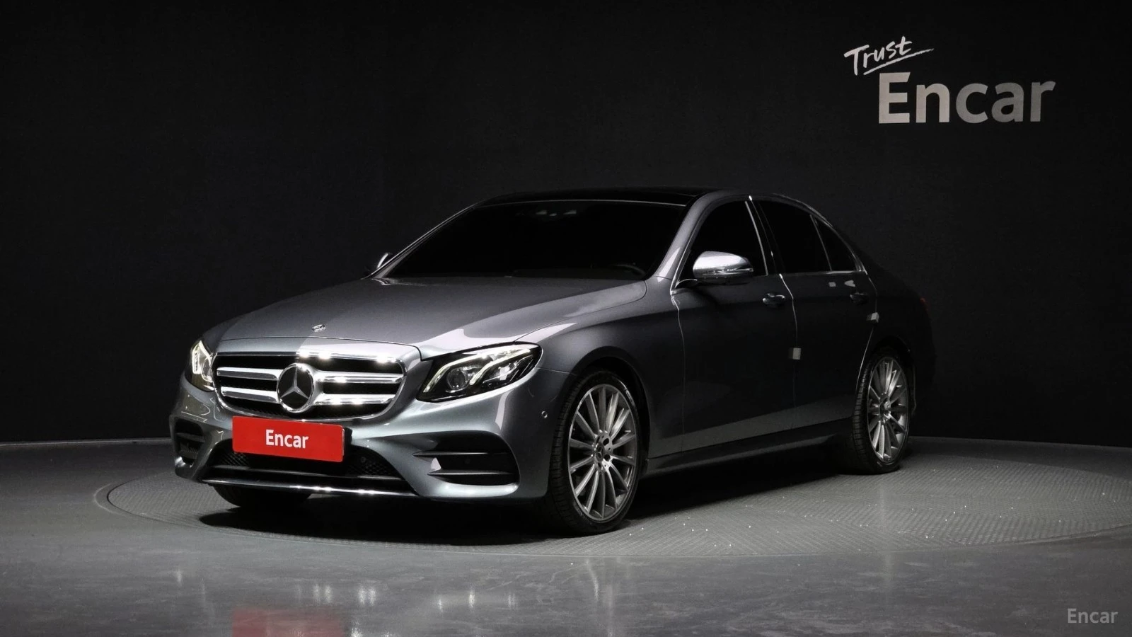 Mercedes-Benz E 350 AMG LINE* 4MATIC* 360* PANO* BURMESTER* DISTRO
