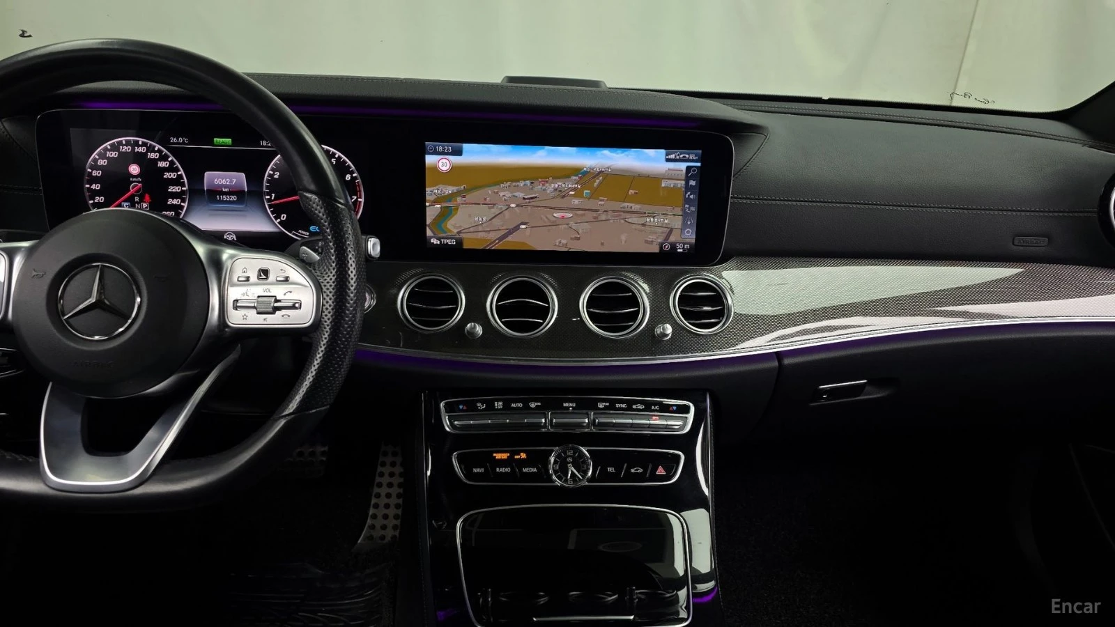 Mercedes-Benz E 350 AMG LINE* 4MATIC* 360* PANO* BURMESTER* DISTRO, снимка 11 - Автомобили и джипове - 55464212