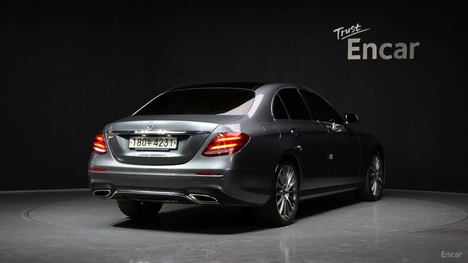 Mercedes-Benz E 350 AMG LINE* 4MATIC* 360* PANO* BURMESTER* DISTRO, снимка 2 - Автомобили и джипове - 55464212