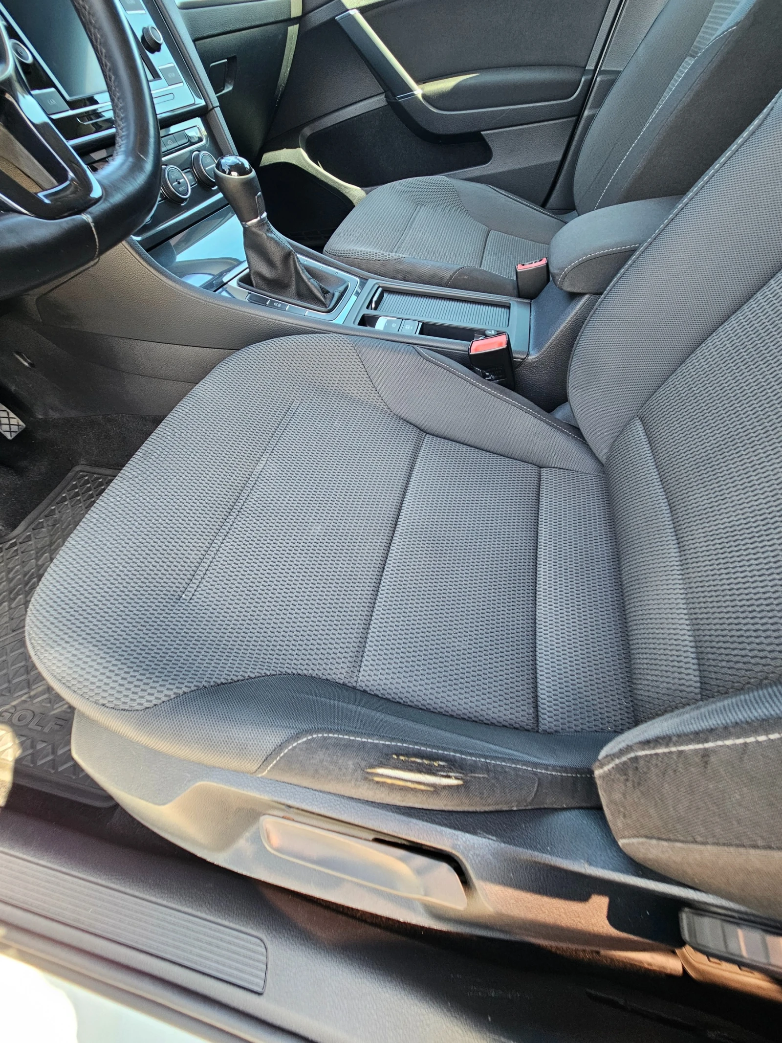 VW Golf 7.5 1.6TDI, снимка 13 - Автомобили и джипове - 55696289