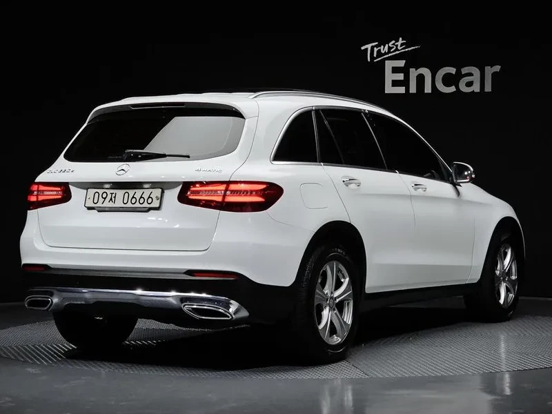 Mercedes-Benz GLC 220 4MATIC - САМО 30% АВАНС, снимка 2 - Автомобили и джипове - 56005619