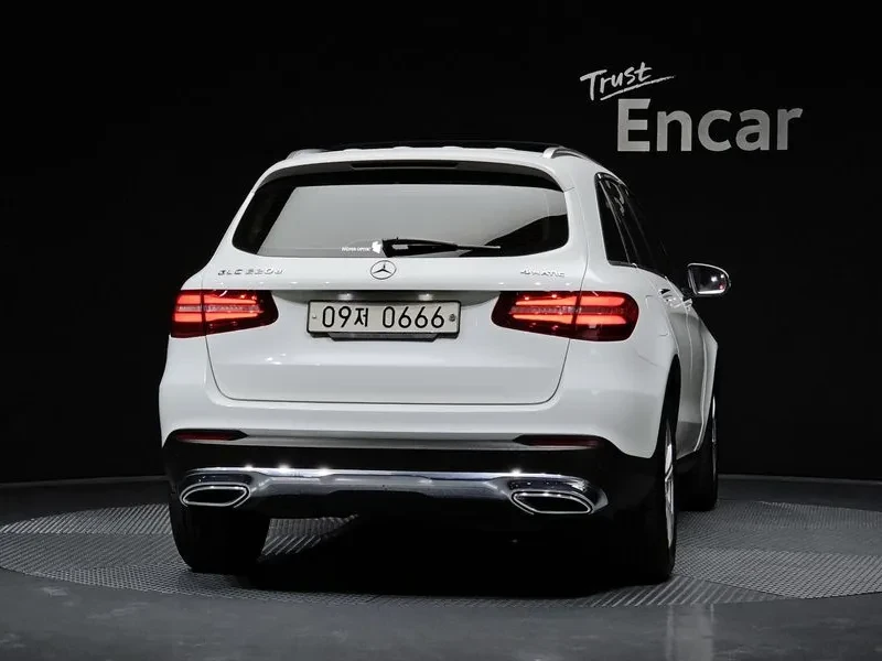Mercedes-Benz GLC 220 4MATIC - САМО 30% АВАНС, снимка 4 - Автомобили и джипове - 56005619