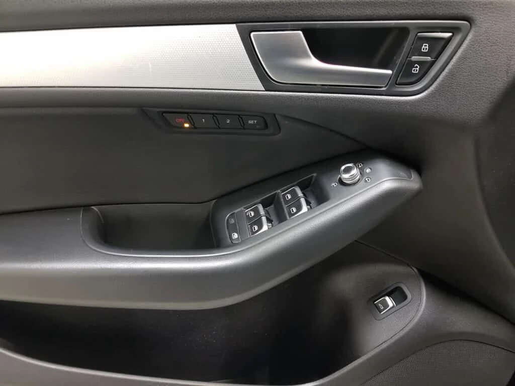 Audi Q5 * 2.0T Technik APPLE CARPLAY | ACCIDENT FREE | NAV - изображение 10