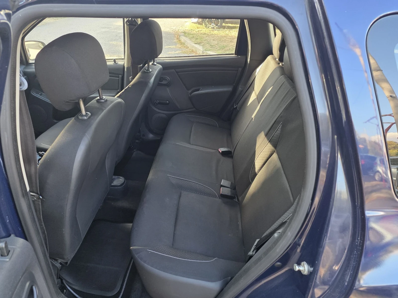 Dacia Duster 1.5 DCI/110HP/4X4/LAUREATE/, снимка 10 - Автомобили и джипове - 56259031
