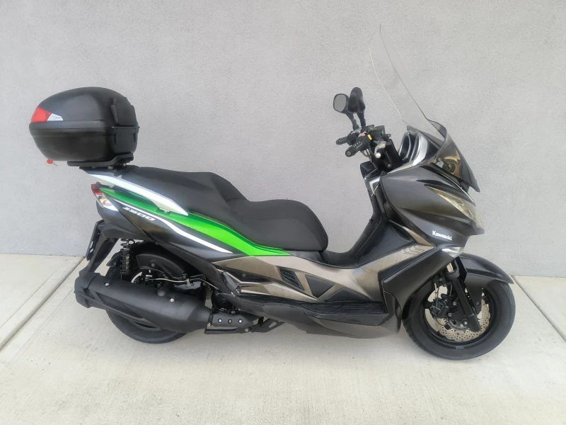 Kawasaki J300 2011 година 