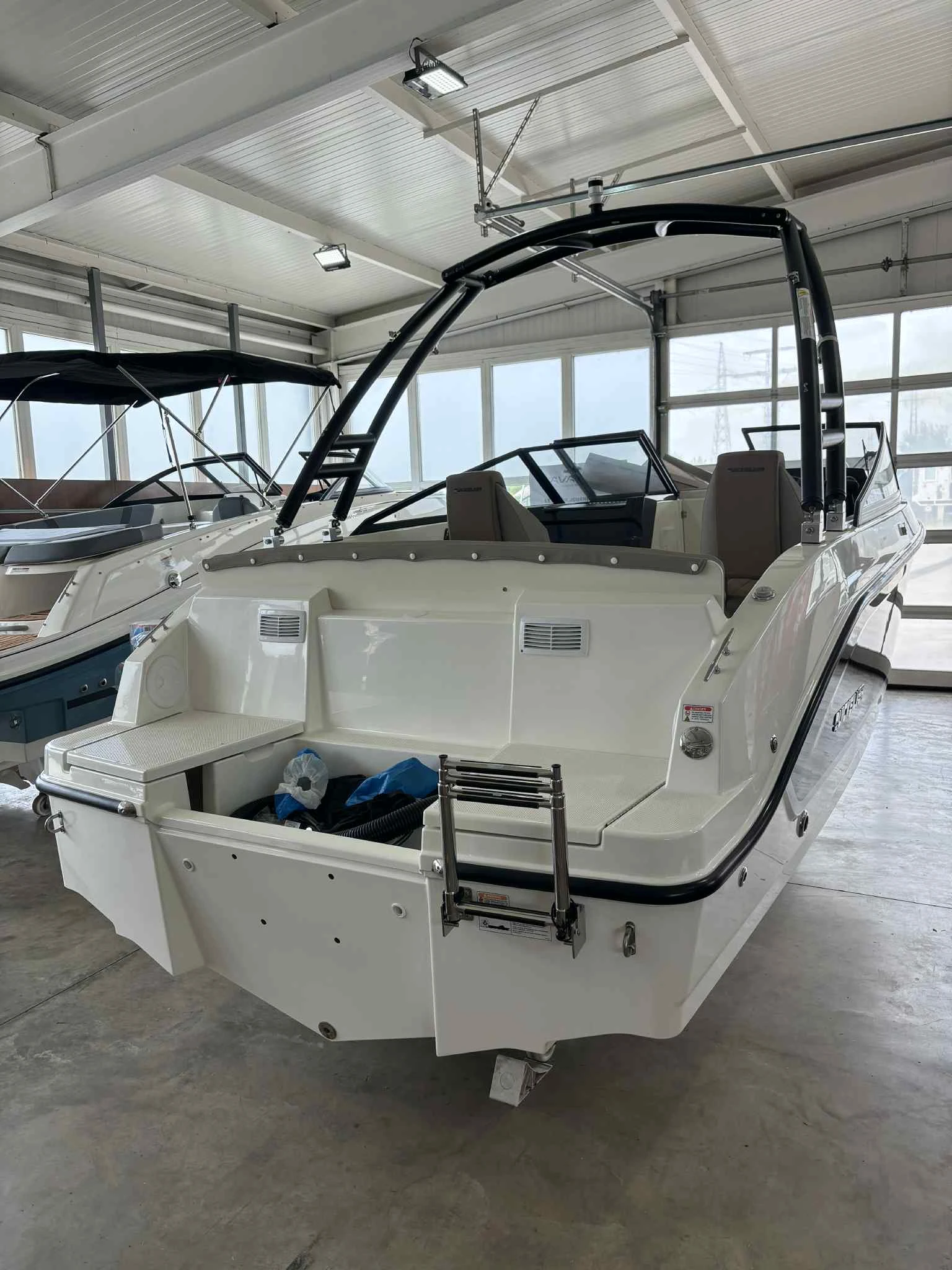   Quicksilver 605 Bowrider | Mobile.bg   1