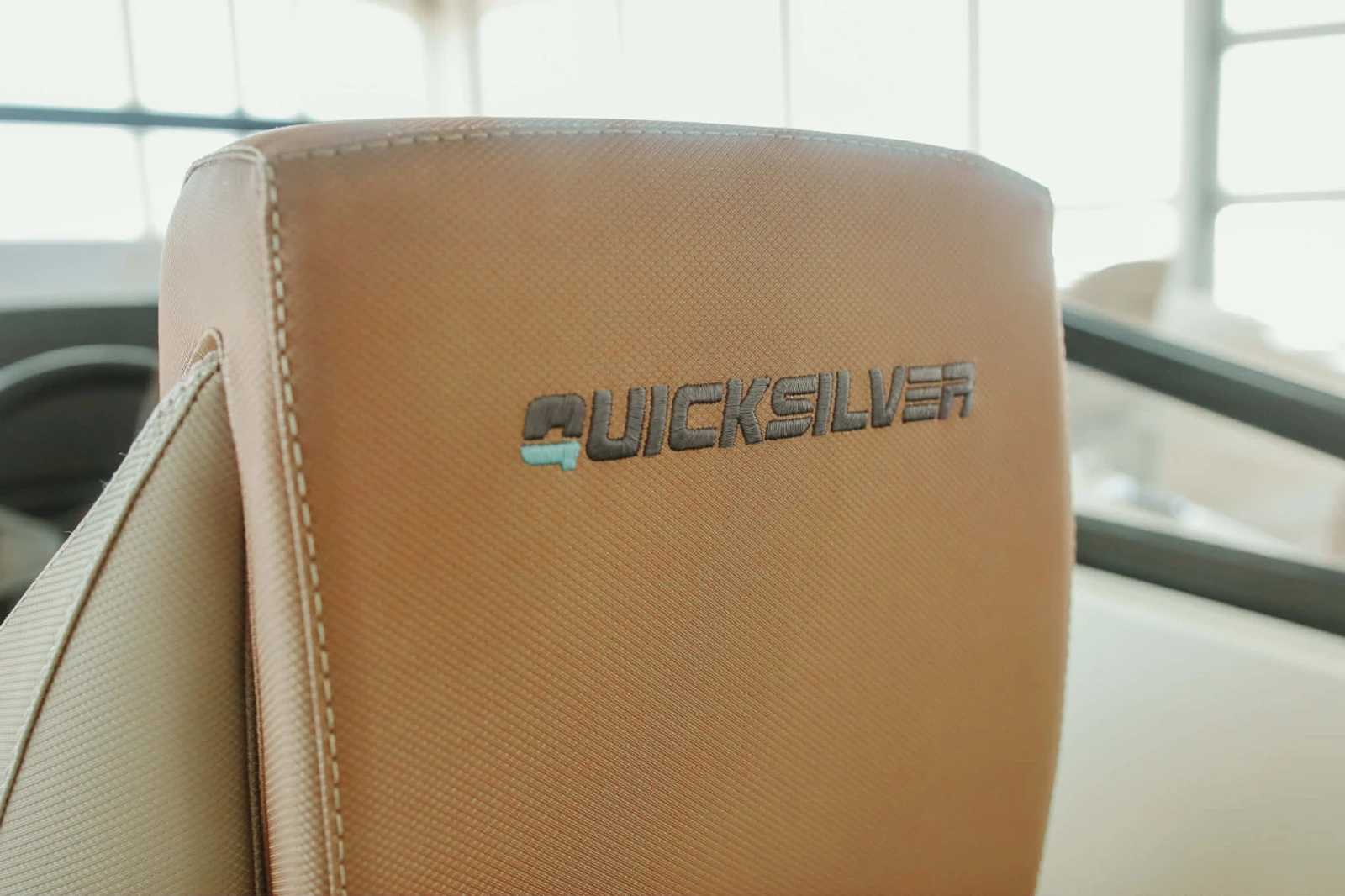 Моторна яхта Quicksilver 605 Bowrider, снимка 9 - Воден транспорт - 50846406