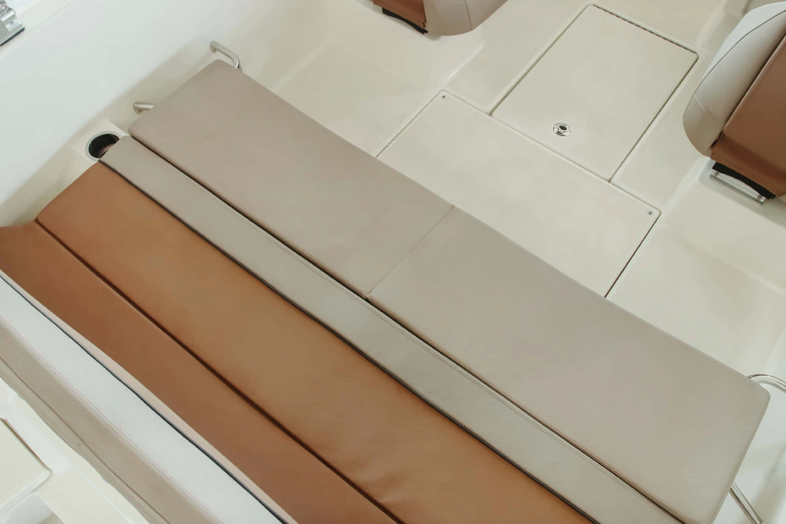 Моторна яхта Quicksilver 605 Bowrider, снимка 6 - Воден транспорт - 50846406