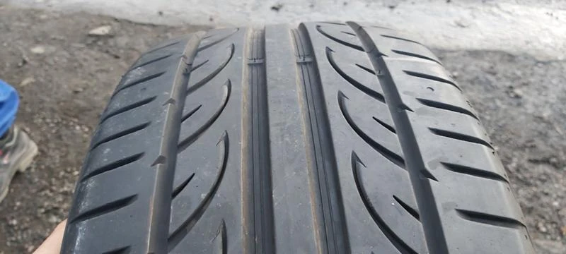 Гуми Летни 235/40R18, снимка 1 - Гуми и джанти - 31480651