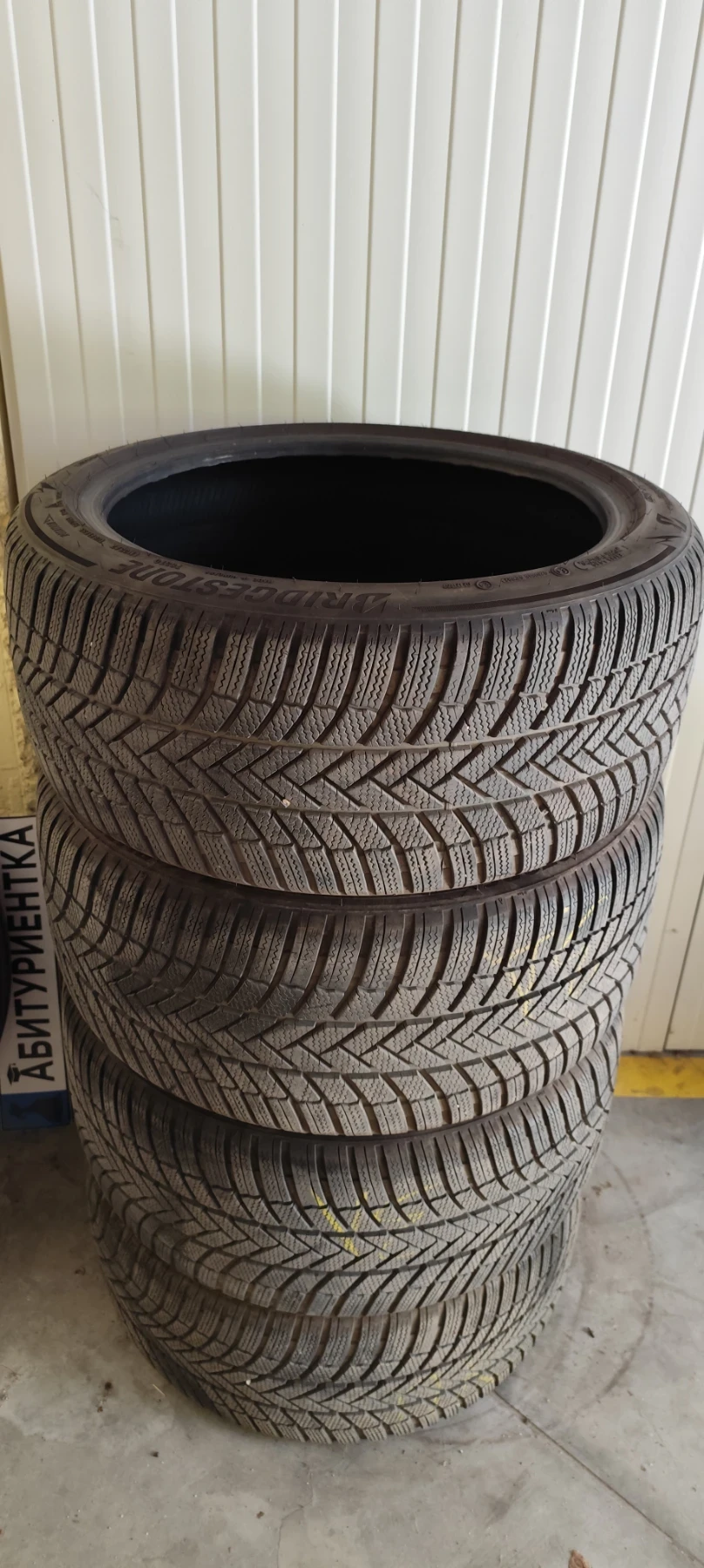 Гуми Зимни 255/40R19