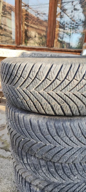 Гуми Всесезонни 195/65R15, снимка 5 - Гуми и джанти - 48199543