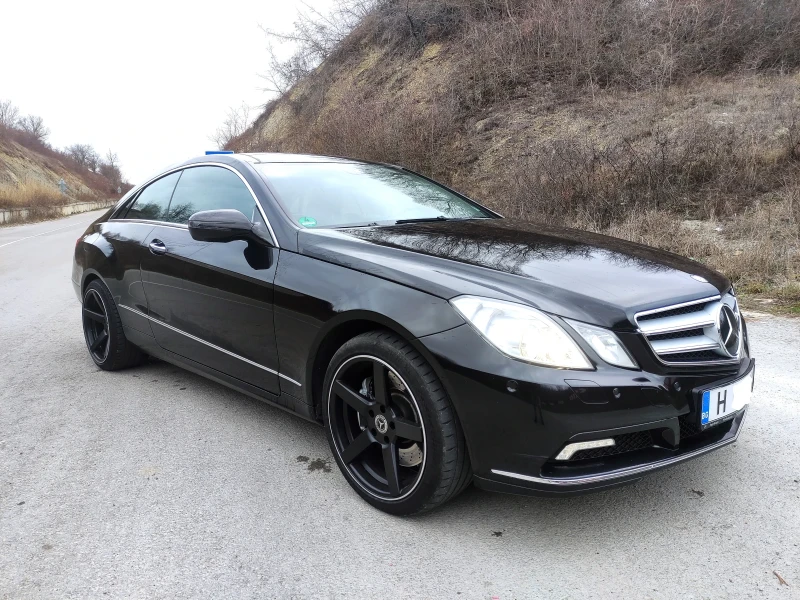 Mercedes-Benz E 500 7G Tronic* DISTRONIC* * Panorama* KeylessGO, снимка 1 - Автомобили и джипове - 49145990