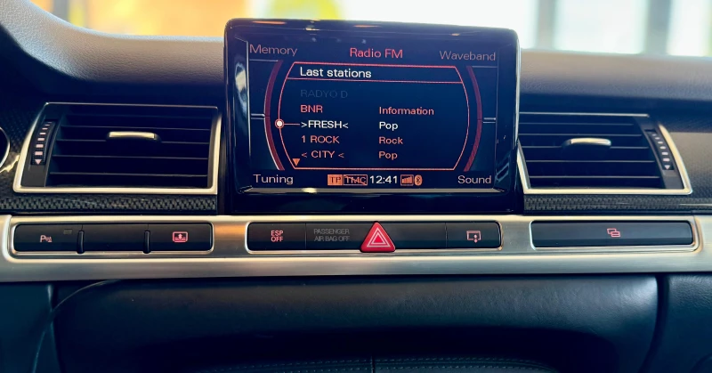 Audi S8 V10* Ceramic* Carbon* Bang&Olufsen* Лизинг* , снимка 14 - Автомобили и джипове - 51523847