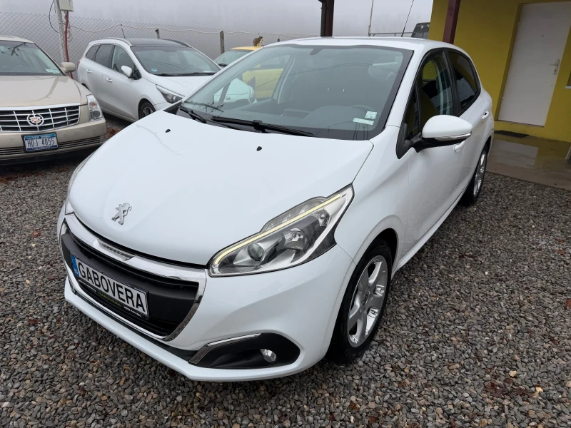 Peugeot 208 1.6HDI Нави!!! Парктроник!!! Зимни и летни гуми