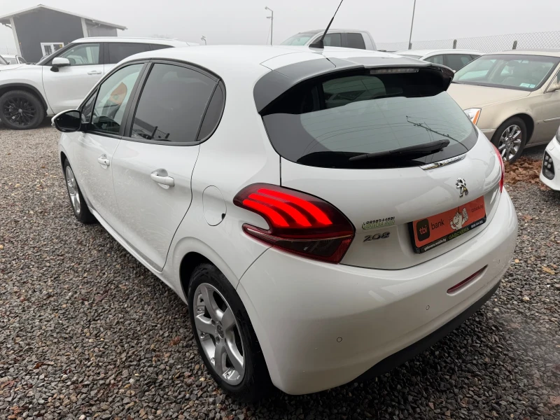 Peugeot 208 1.6HDI Нави!!! Парктроник!!! Зимни и летни гуми, снимка 4 - Автомобили и джипове - 52752309