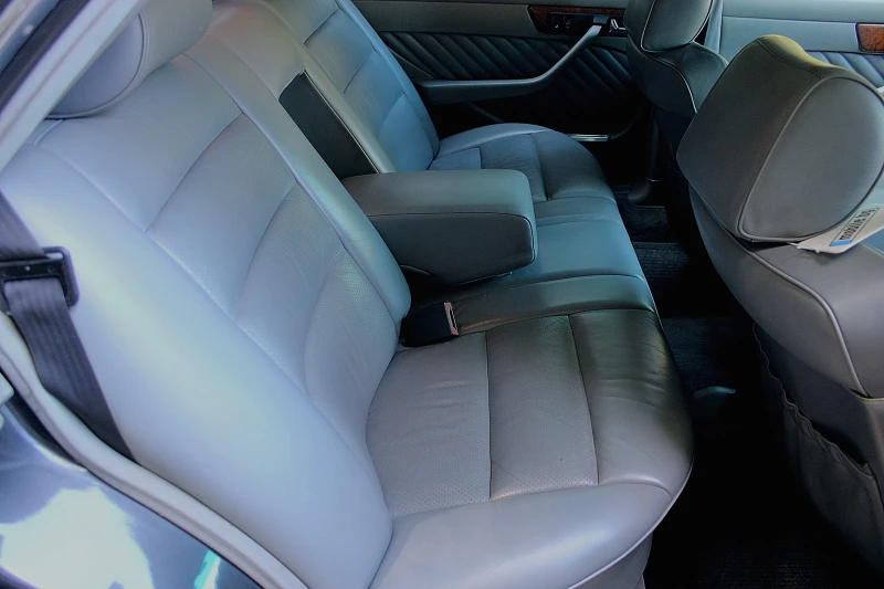 Mercedes-Benz 560 SE, снимка 9 - Автомобили и джипове - 52949953