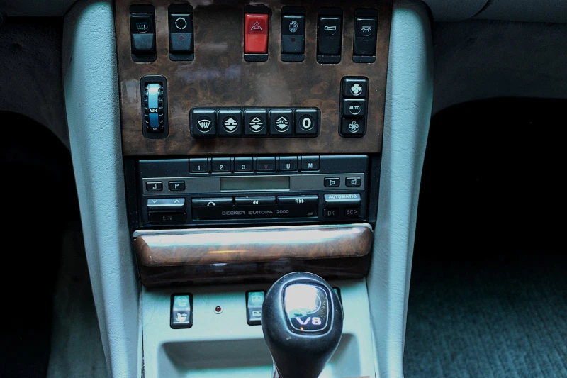 Mercedes-Benz 560 SE, снимка 12 - Автомобили и джипове - 52949953