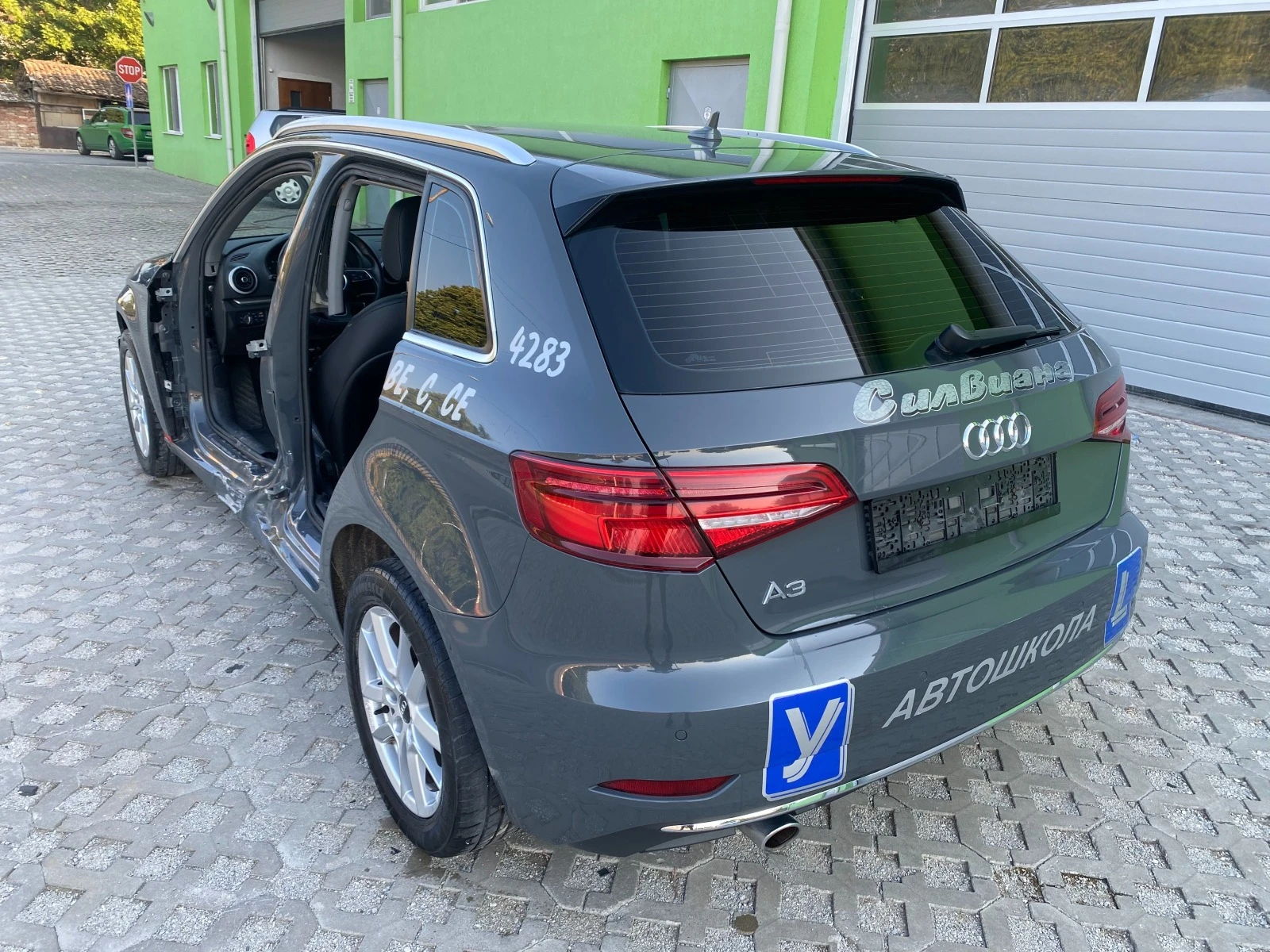 Audi A3 1.6TDI FULL LED - изображение 3