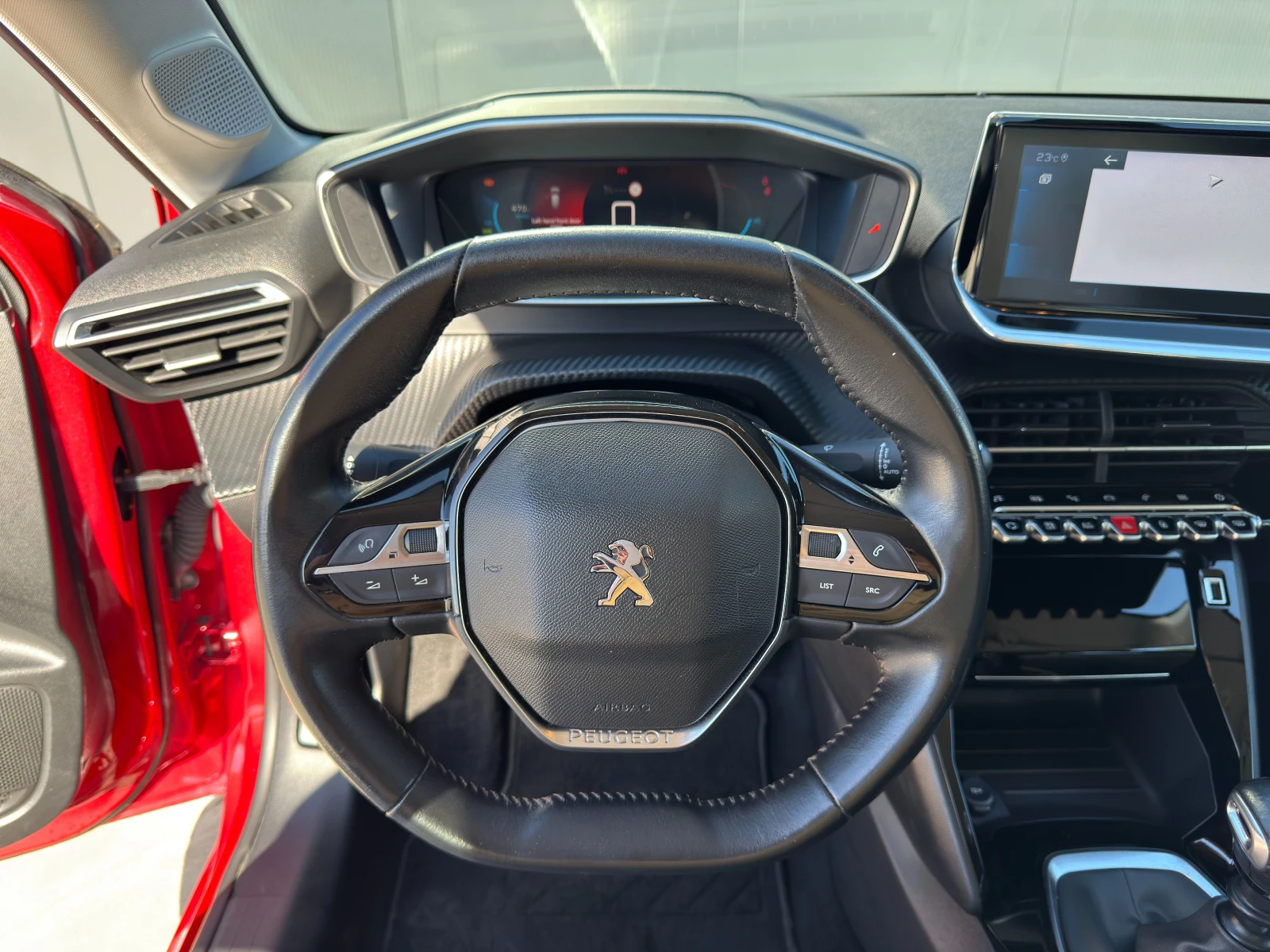 Peugeot 208 1.2i 101hp EU6 - изображение 9