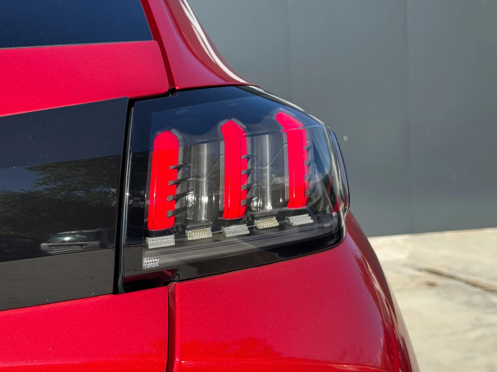 Peugeot 208 1.2i 101hp EU6 - изображение 6