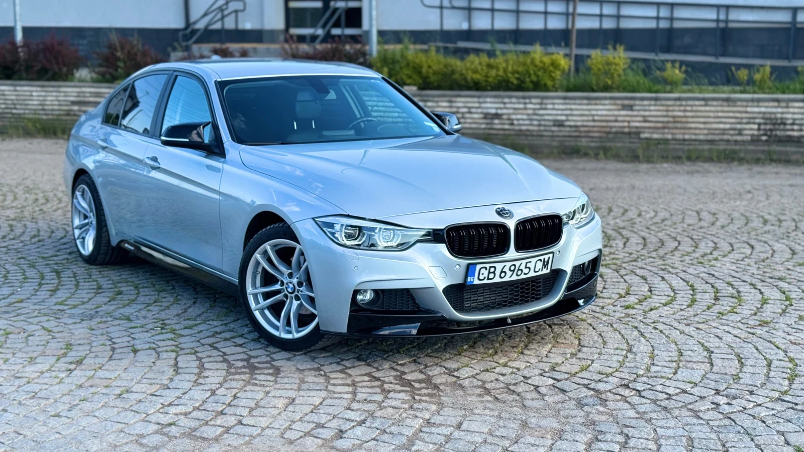 BMW 320 IX Drive - изображение 2