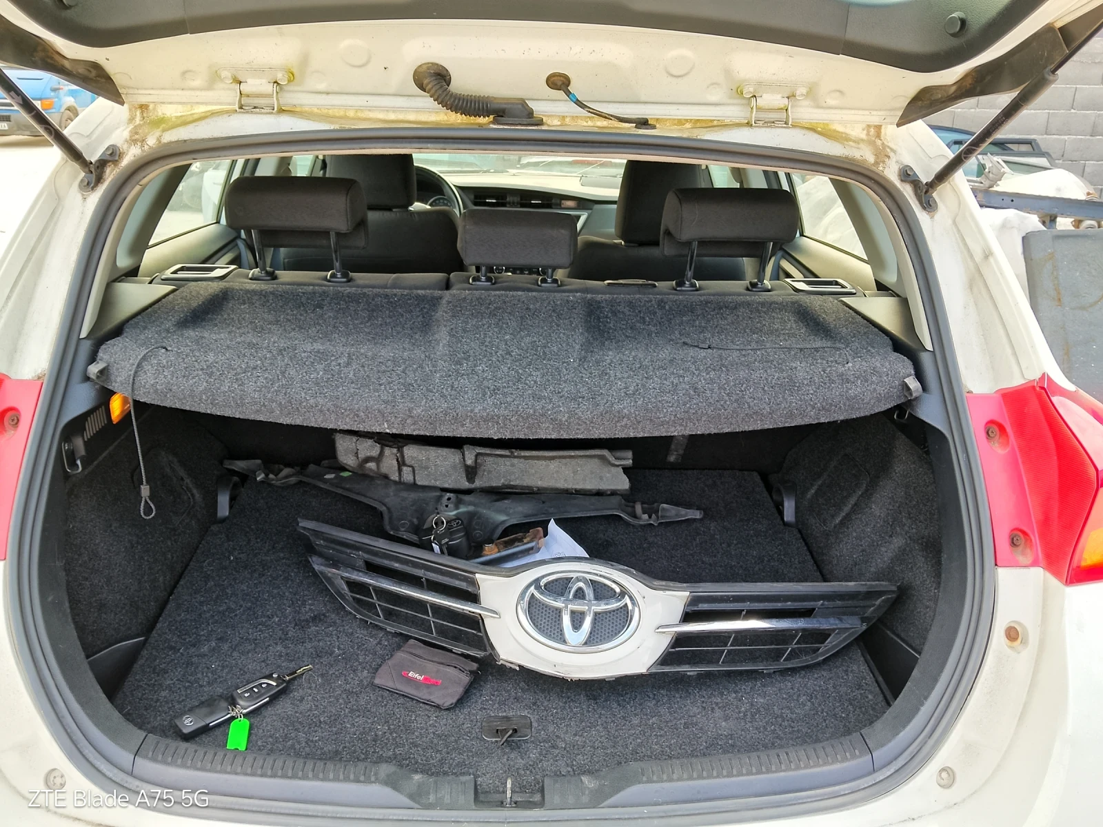 Toyota Auris 2.0 124кс НА ЧАСТИ - изображение 7