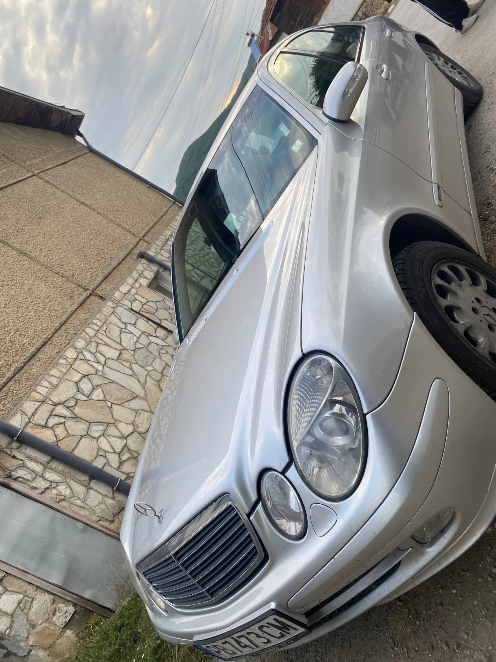 Mercedes-Benz E 220  - изображение 2