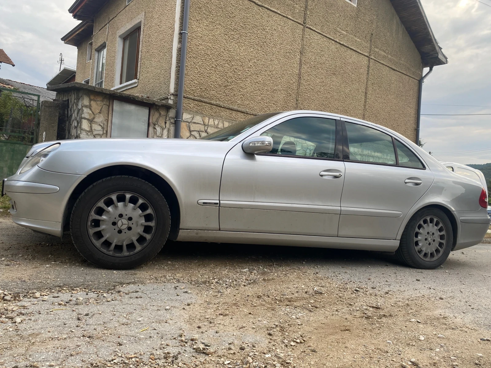 Mercedes-Benz E 220  - изображение 3