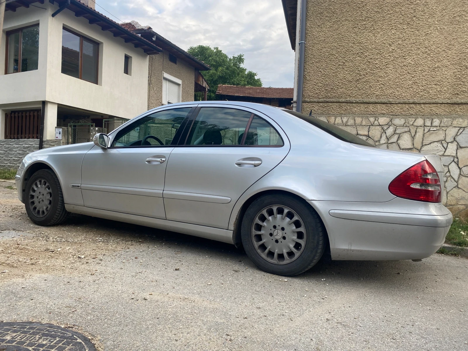 Mercedes-Benz E 220  - изображение 4