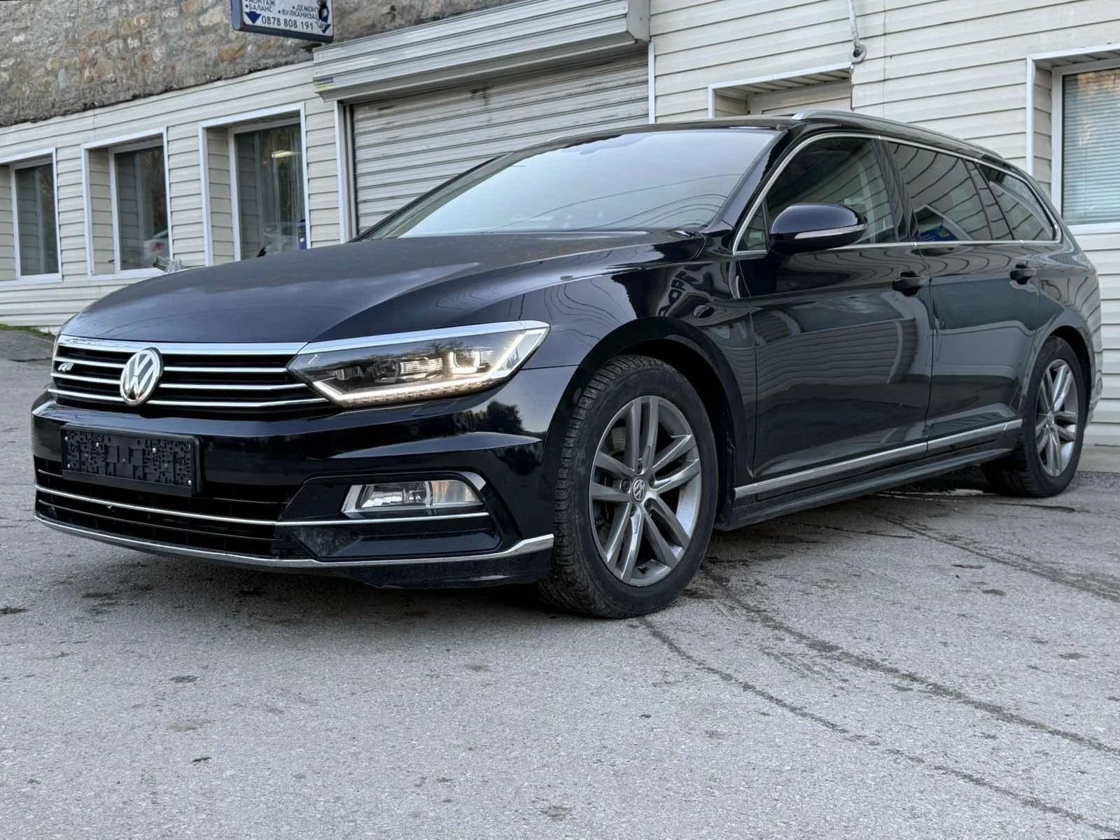 VW Passat 1.6 TDI R- line, снимка 3 - Автомобили и джипове - 54037590