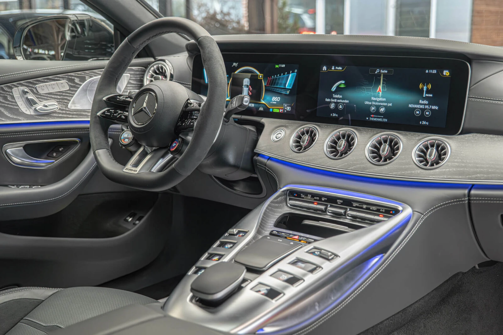 Mercedes-Benz AMG GT 63S/E-Performance/Burm/HuD/Обдух/Cerami/China blau, снимка 11 - Автомобили и джипове - 54455464